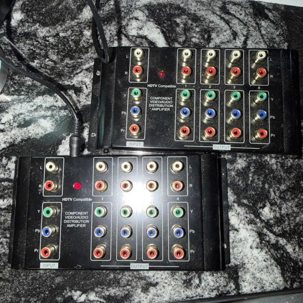 Lot Of (2) 4-Way Component RGB Audio Video Distribution Amplifier Tested - Picture 2 of 4